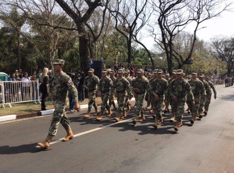 Desfile da Independência em Foz do Iguaçu  teve presença de militares da Argentina e Paraguai