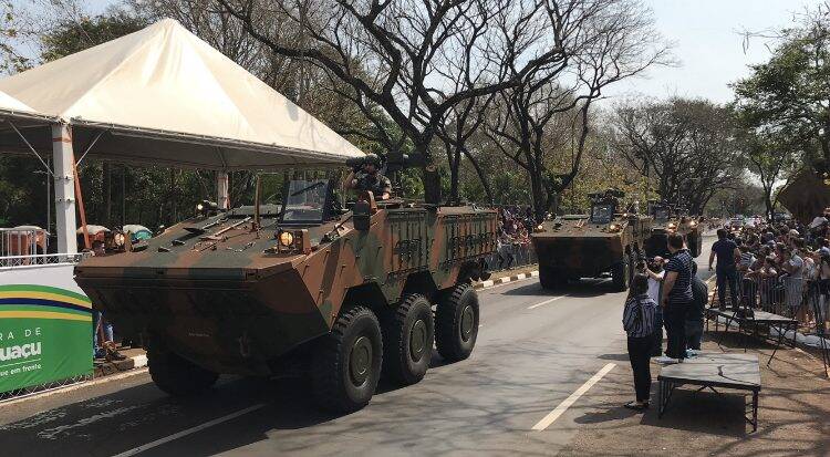 Desfile da Independência em Foz do Iguaçu  teve presença de militares da Argentina e Paraguai