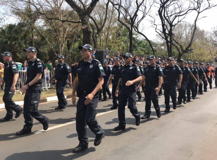 Desfile da Independência em Foz do Iguaçu  teve presença de militares da Argentina e Paraguai