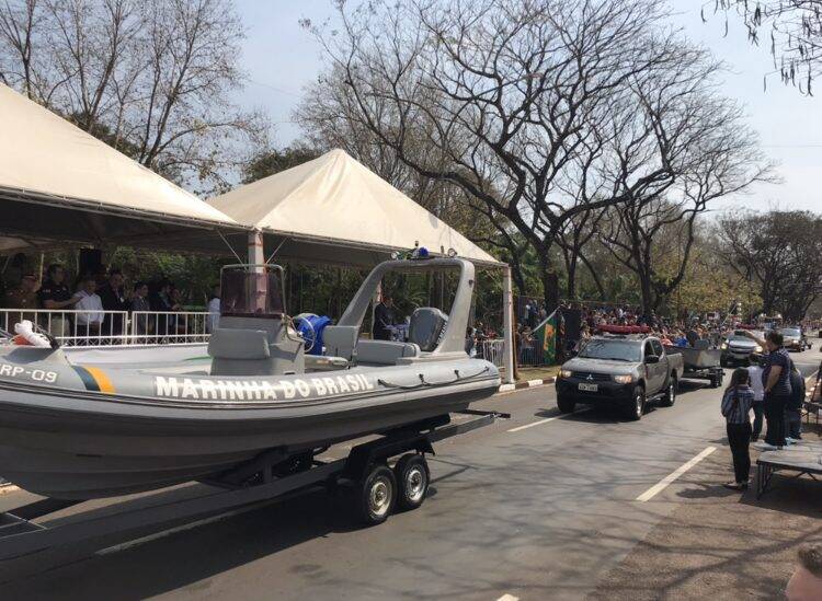 Desfile da Independência em Foz do Iguaçu  teve presença de militares da Argentina e Paraguai
