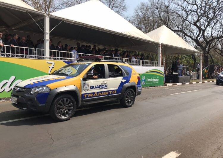 Desfile da Independência em Foz do Iguaçu  teve presença de militares da Argentina e Paraguai