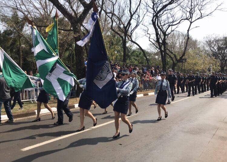 Desfile da Independência em Foz do Iguaçu  teve presença de militares da Argentina e Paraguai