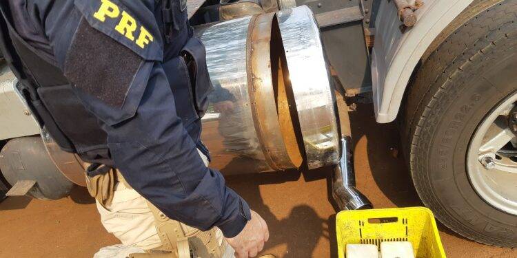 PRF apreende 89 quilos de cocaína dentro de tanque de combustível