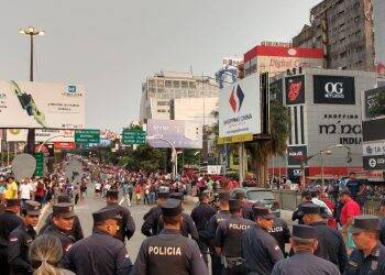 Protesto de “paseros” termina em confronto com a polícia no Paraguai