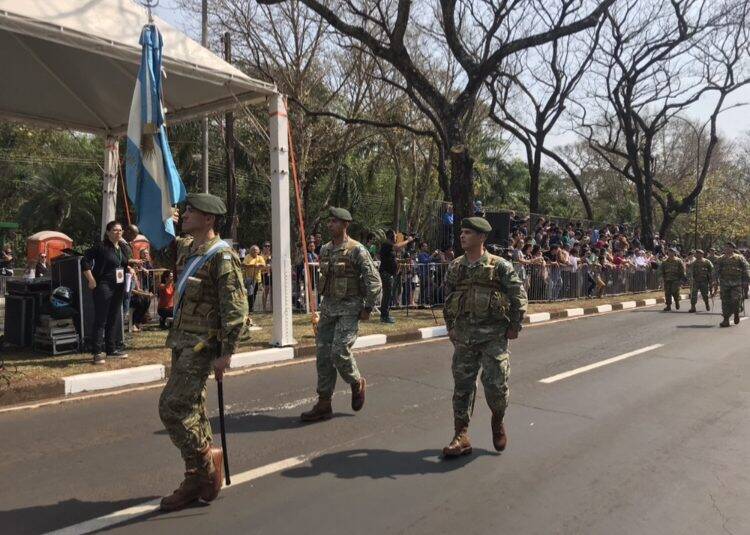 Desfile da Independência em Foz do Iguaçu  teve presença de militares da Argentina e Paraguai