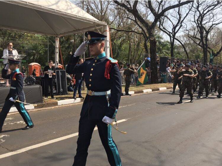 Desfile da Independência em Foz do Iguaçu teve presença de militares da Argentina e Paraguai