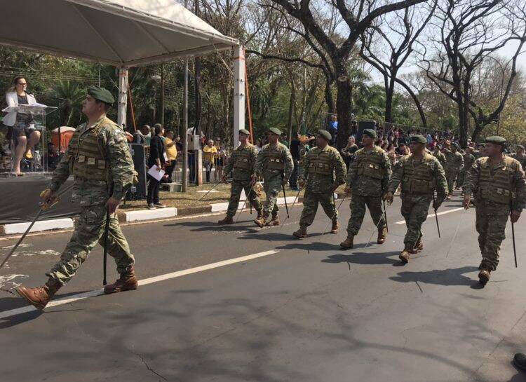 Desfile da Independência em Foz do Iguaçu  teve presença de militares da Argentina e Paraguai