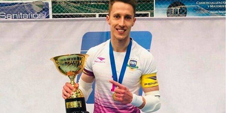 Henrique Rafagnin é campeão com seleção brasileira de futsal