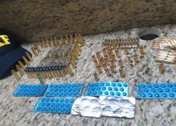 PRF detém trio com 250 munições, estimulantes sexuais e abortivos em Santa Terezinha