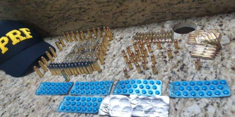 PRF detém trio com 250 munições, estimulantes sexuais e abortivos em Santa Terezinha