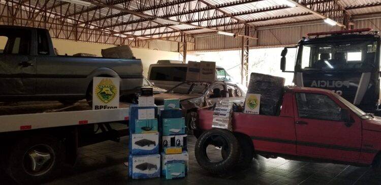 BPFron apreende comboio de carros e contrabandista