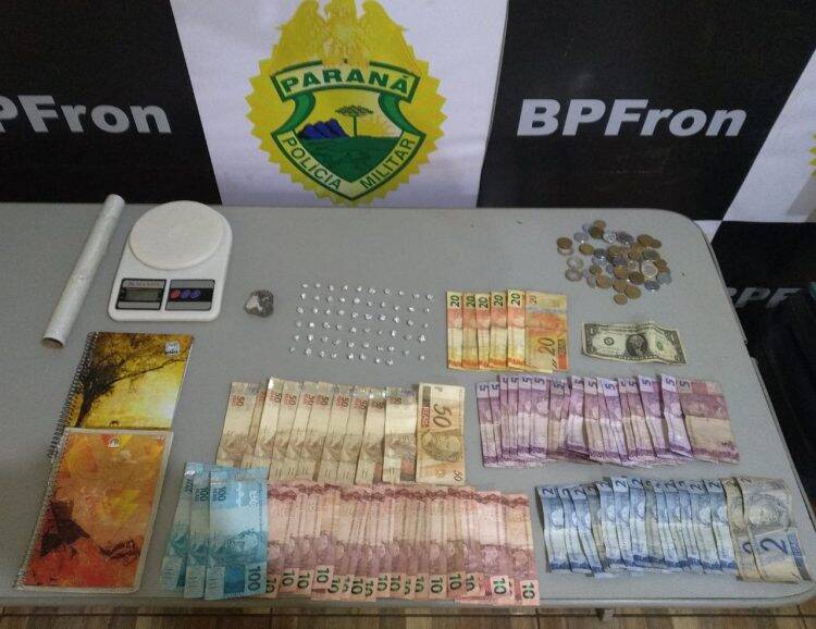 BPFron apreende comboio de carros e contrabandista
