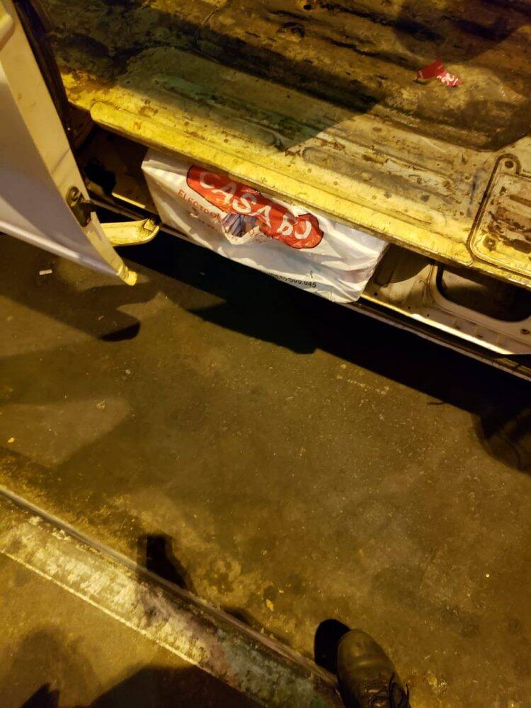 Celulares em fundo falso e ocultos no corpo de passageiro são aprendidos na Ponte Internacional da Amizade