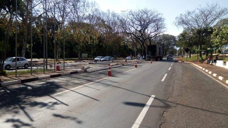 Inicia montagem do palco para o desfile de 7 de setembro na Avenida Paraná