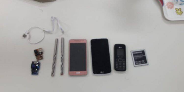 Preso da PEF II é flagrado no body scan com materiais ilícitos, após retornar de escolta