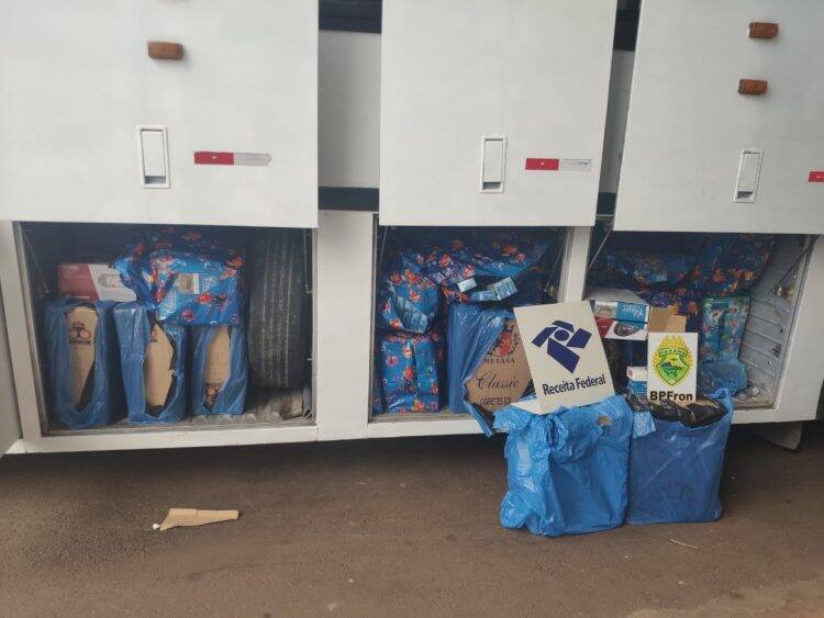 Ônibus é apreendido com 6 mil pacotes de cigarros