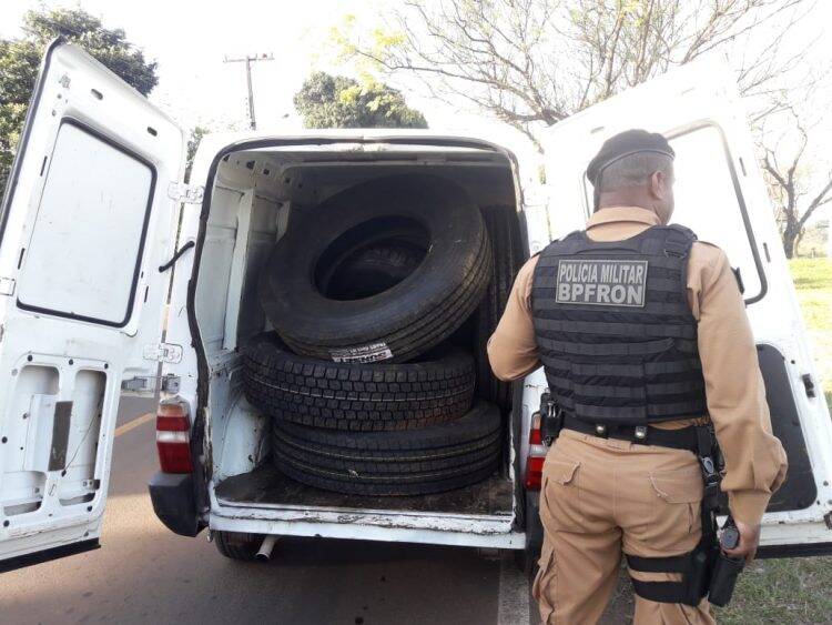 Homem é flagrado duas vezes no mesmo dia contrabandeando pneus do Paraguai