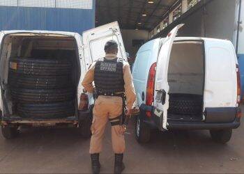 Homem é flagrado duas vezes no mesmo dia contrabandeando pneus do Paraguai