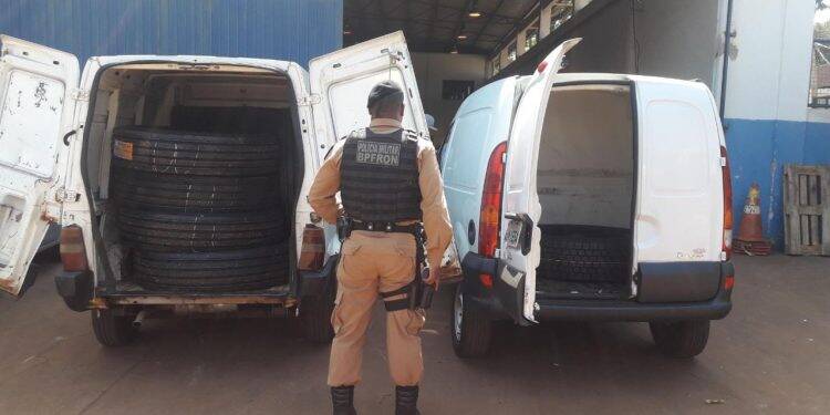 Homem é flagrado duas vezes no mesmo dia contrabandeando pneus do Paraguai