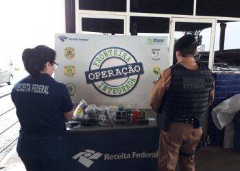 Veículos com mercadorias em fundo falso são apreendidos na Ponte da Amizade