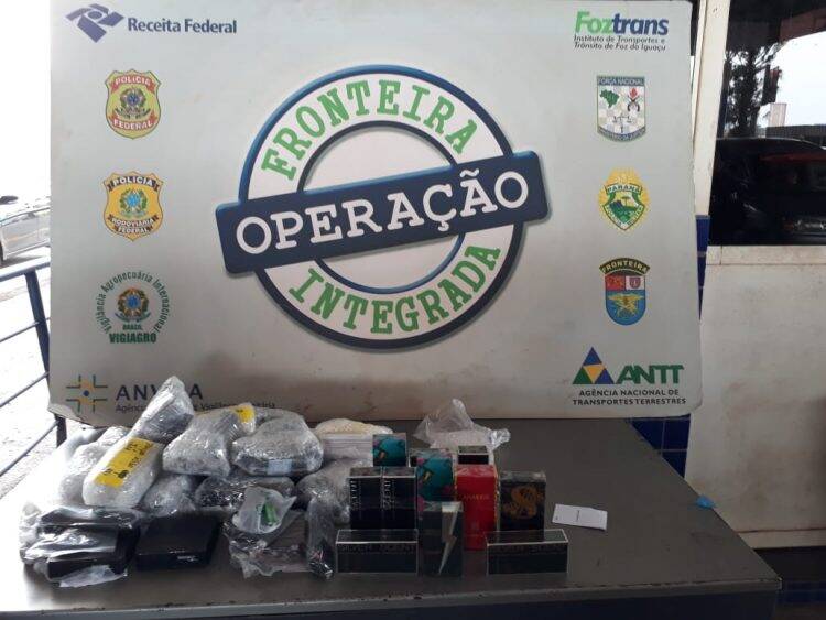 Veículos com mercadorias em fundo falso são apreendidos na Ponte da Amizade