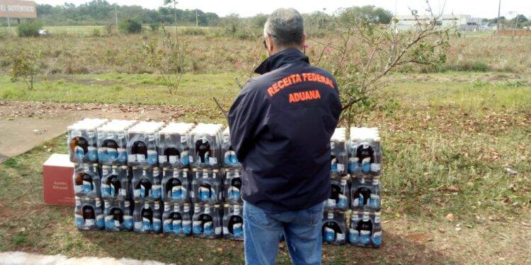 Receita Federal retém cervejas importadas na Ponte Tancredo Neves