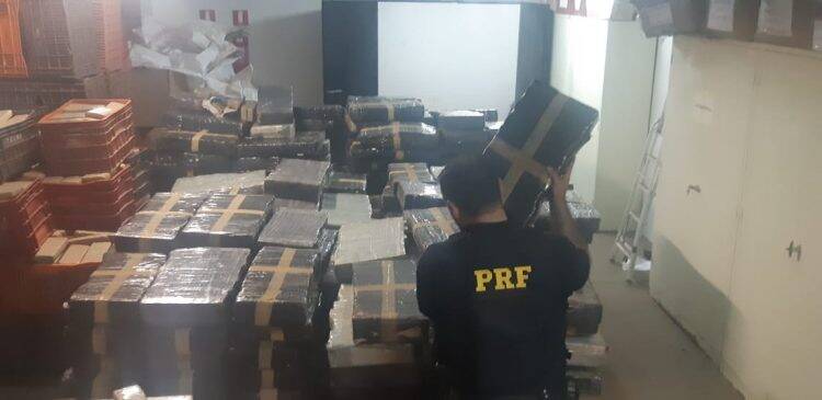 PRF apreende 4,6 toneladas de maconha e faz a maior apreensão do ano no Paraná