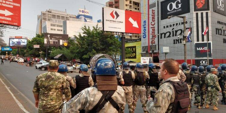 Protesto de “paseros” termina em confronto com a polícia no Paraguai