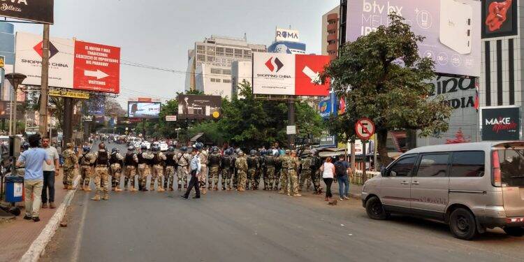 Protesto de “paseros” termina em confronto com a polícia no Paraguai