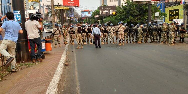 Protesto de “paseros” termina em confronto com a polícia no Paraguai