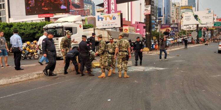 Protesto de “paseros” termina em confronto com a polícia no Paraguai