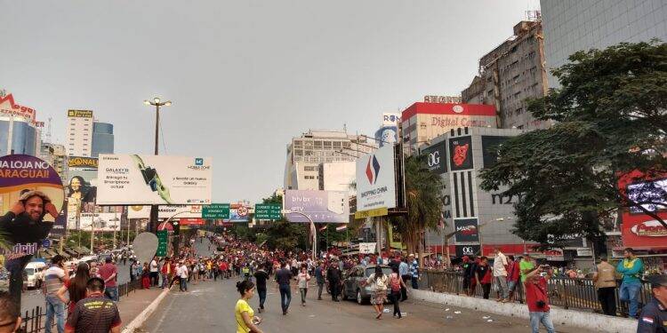 Protesto de “paseros” termina em confronto com a polícia no Paraguai