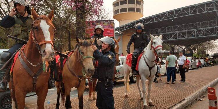 Protesto de “paseros” termina em confronto com a polícia no Paraguai