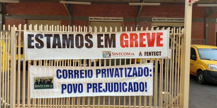 Trabalhadores dos Correios entram em greve por tempo indeterminado