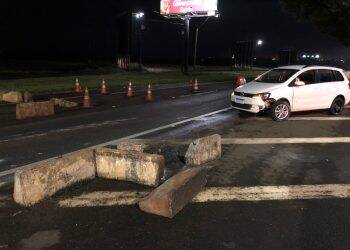 PRF recupera carro roubado com ocupante refém