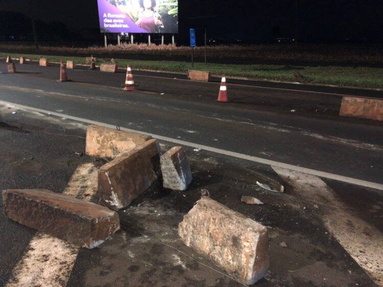 PRF recupera carro roubado com ocupante refém