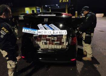 PRF encontra grande quantidade de cigarro contrabandeado em interior de veículo