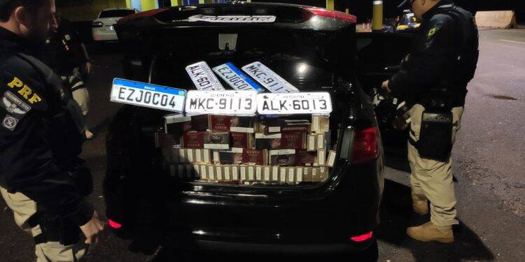 PRF encontra grande quantidade de cigarro contrabandeado em interior de veículo