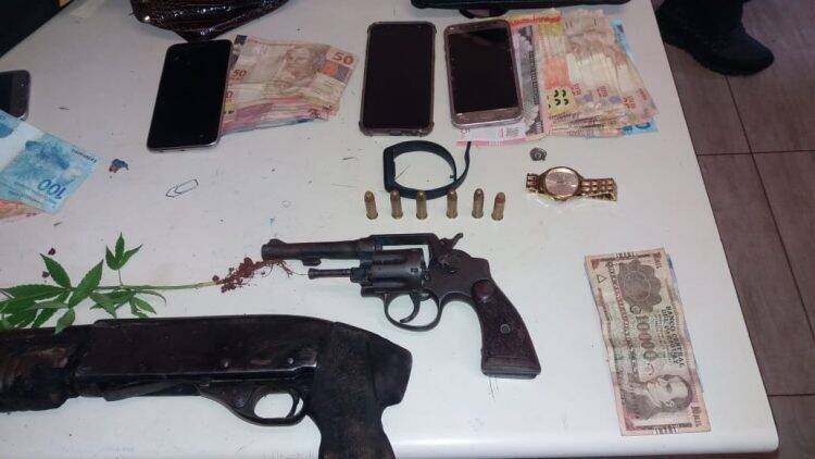 Em ação conjunta, Polícia Civil e Polícia Militar prendem suspeitos de roubo a turistas