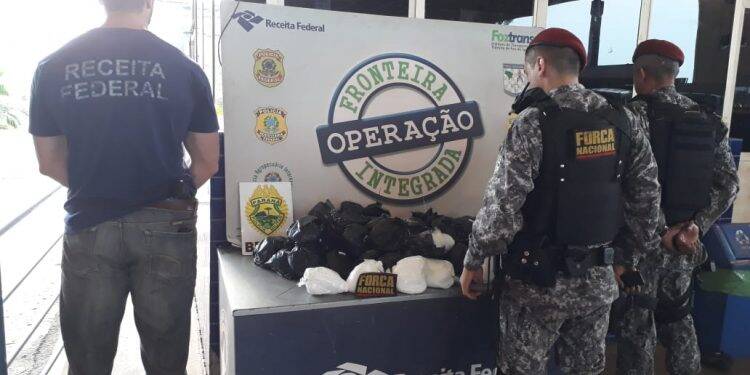 Duas pessoas são presas na Ponte da Amizade por tráfico internacional