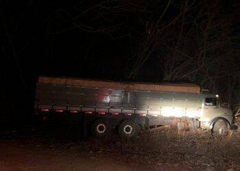 Caminhão carregado com cigarros do Paraguai é apreendido pela Polícia Federal