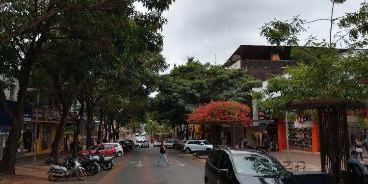 Foz do Iguaçu deve ter pancadas de chuva nesta segunda-feira, 16