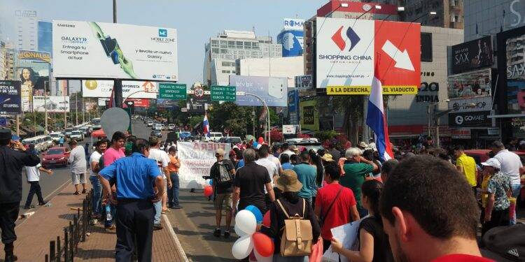 Após cerca de 40 minutos, manifestantes liberam trânsito na Ponte da Amizade