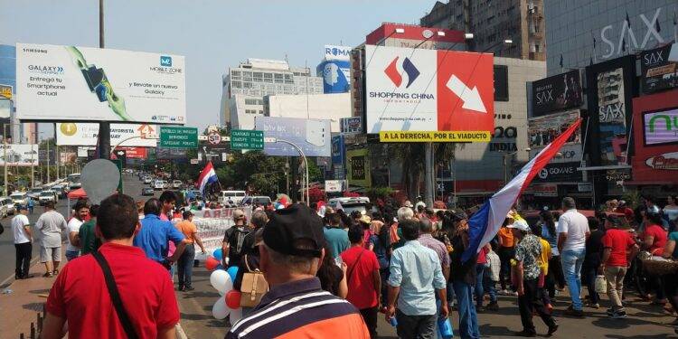 Após cerca de 40 minutos, manifestantes liberam trânsito na Ponte da Amizade