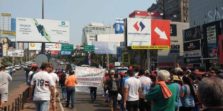 Após cerca de 40 minutos, manifestantes liberam trânsito na Ponte da Amizade