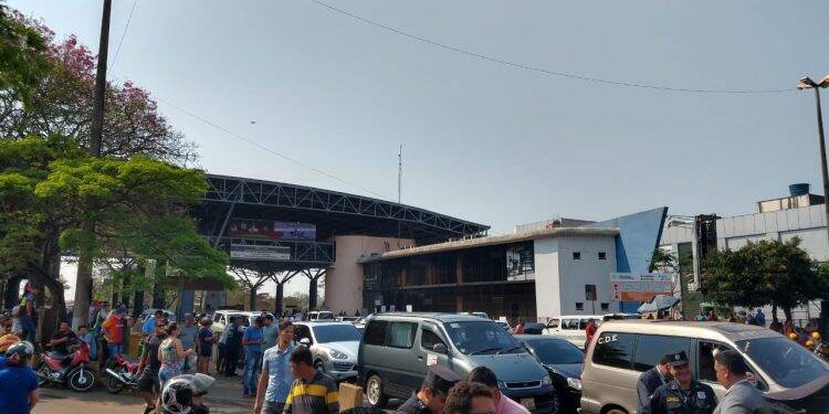 Após cerca de 40 minutos, manifestantes liberam trânsito na Ponte da Amizade