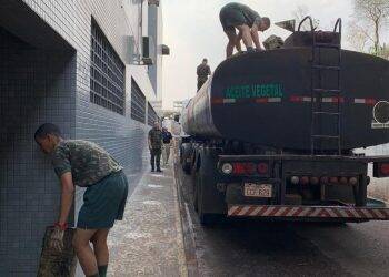 Em contagem feita pela Polícia Federal, droga apreendida pela PRF chega a quase duas toneladas