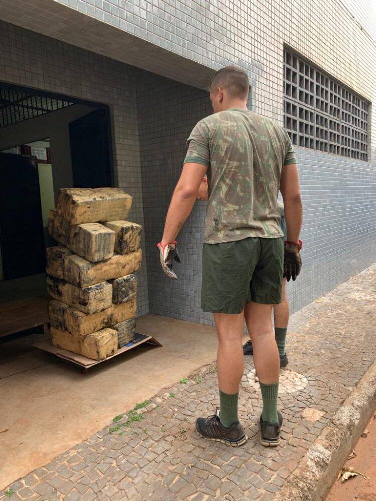 Em contagem feita pela Polícia Federal, droga apreendida pela PRF chega a quase duas toneladas