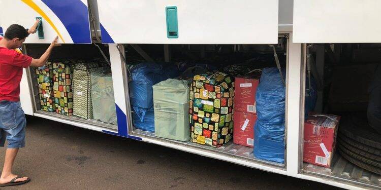 Ônibus de turismo é apreendido com 30 mil dólares em mercadoria
