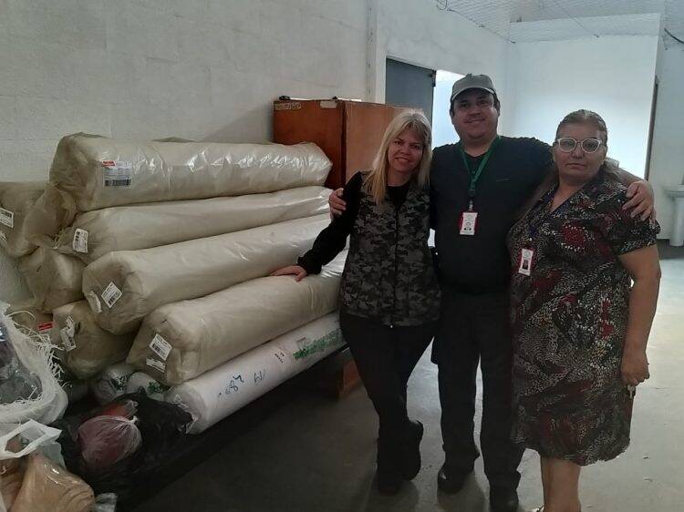 Presas da Penitenciária Feminina de Foz do Iguaçu vão produzir os próprios lençóis e toalhas de banho